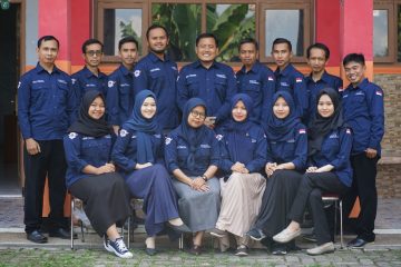 kepala sekolah, dewan guru dan staf - smk wira informatika